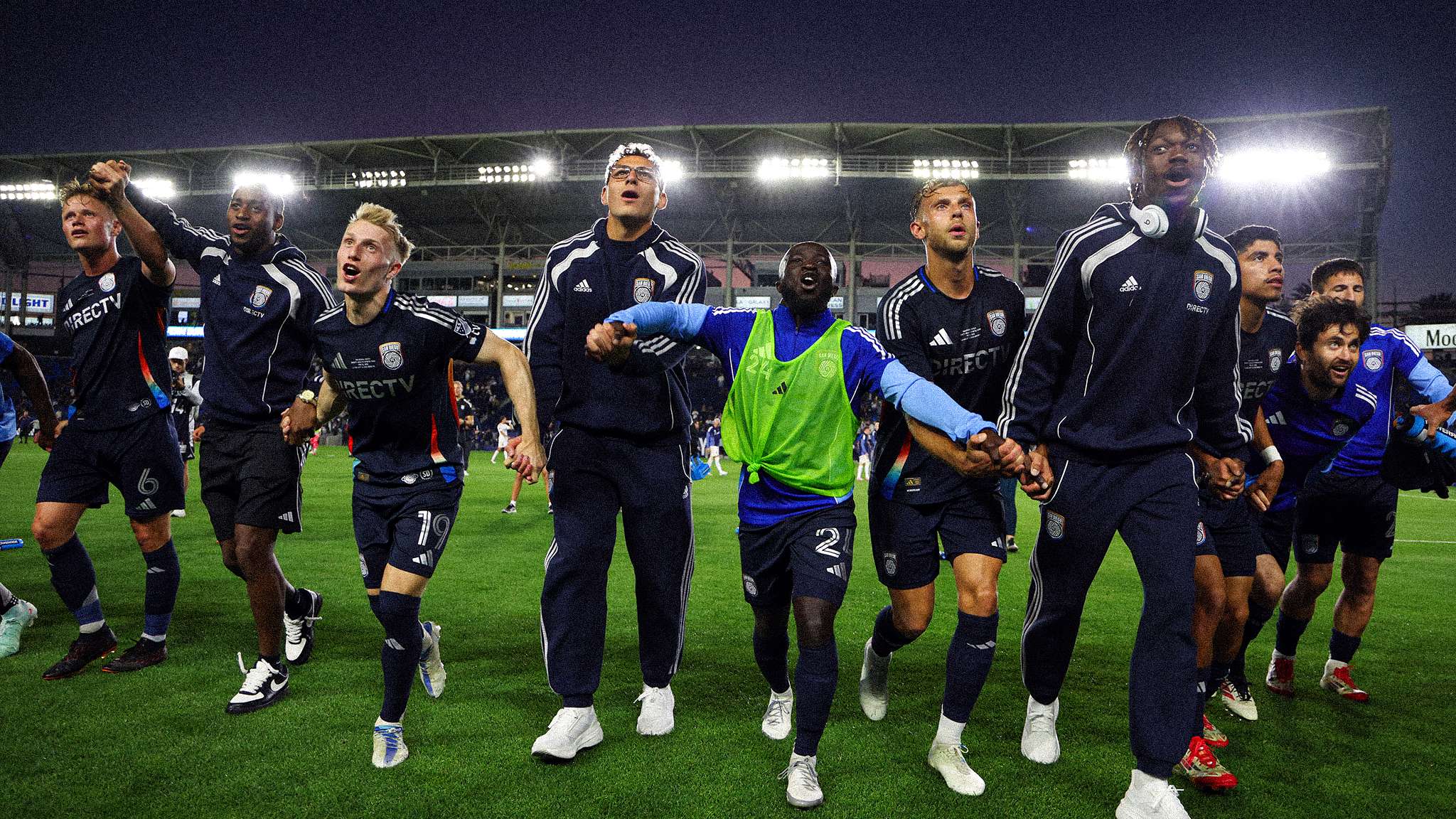 重新調整中 重新調整中